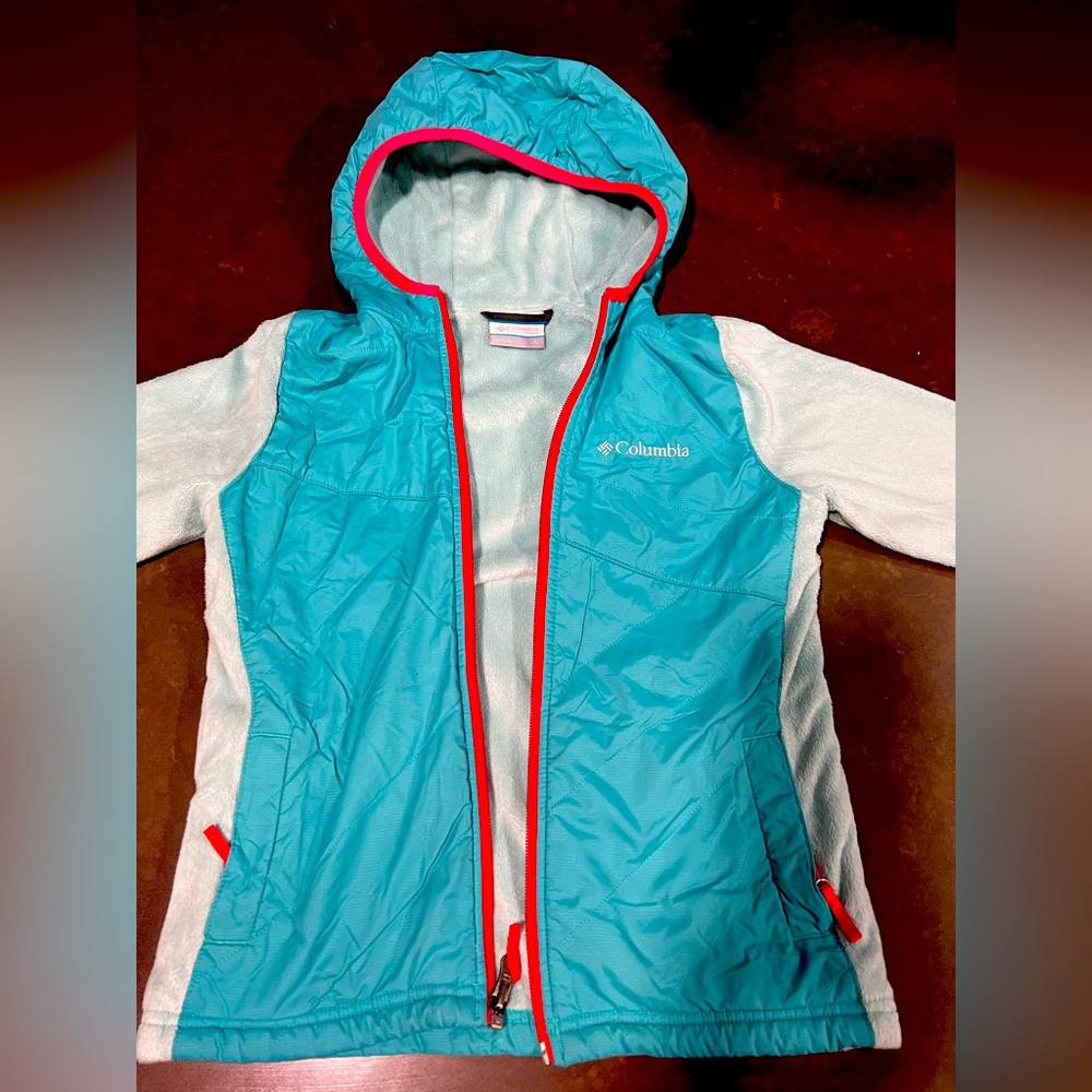 Girls Columbia sweater size small for 7/8 year old, super soft sleeves